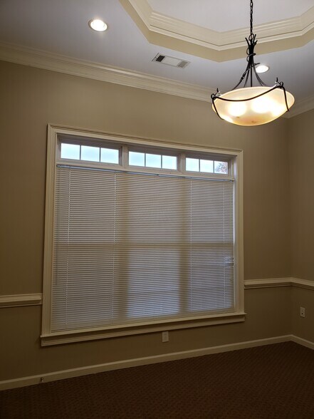 More Photos Of 2230 Towne Lake Pky, Woodstock Office For Lease