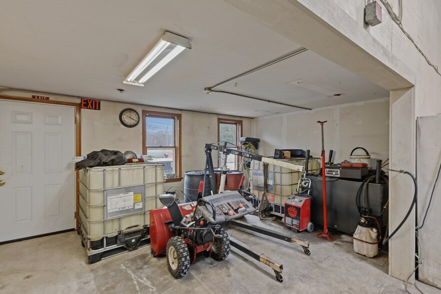 More Photos Of 1973 Victory Hwy, Glendale General Retail For Sale