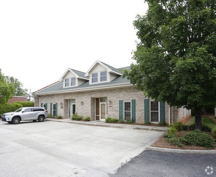 Primary Photo Of 1500-1502 Orchard Lake Dr, Charlotte Office For Lease