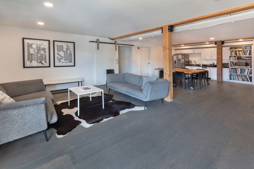 More Photos Of 327 S St NE, Washington Warehouse For Lease