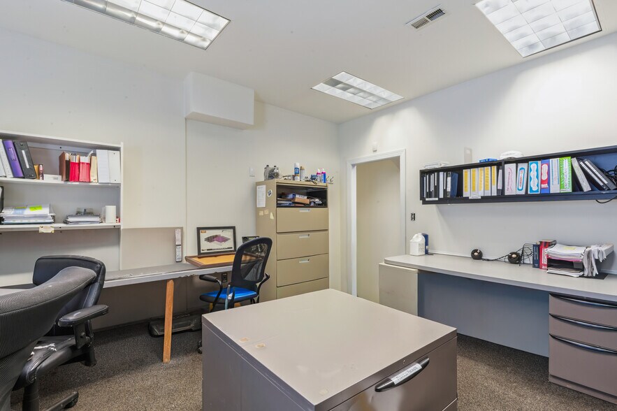 More Photos Of 1512 Marion Barry Ave SE, Washington Office For Sale