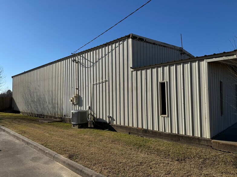 More Photos Of 4745 Fannett Rd, Beaumont Industrial For Lease