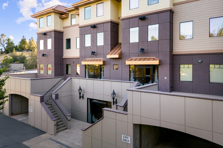More Photos Of 900 E Main St, Grass Valley Medical For Lease