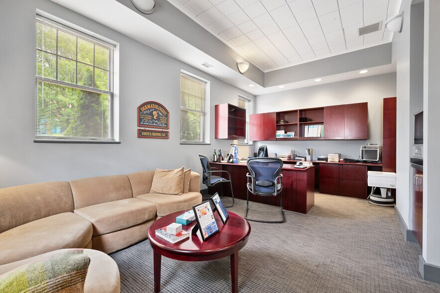 More Photos Of 500 Chadwick St, Sewickley Medical For Sale