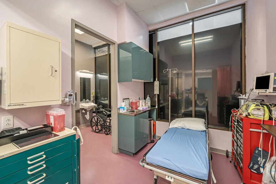 More Photos Of 240 1st Ave S, Saint Petersburg Loft Creative Space For Sale