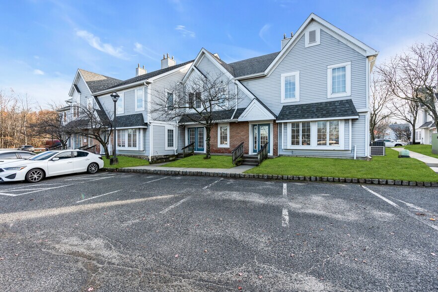 Primary Photo Of 1 Bethany Rd, Hazlet Office For Lease