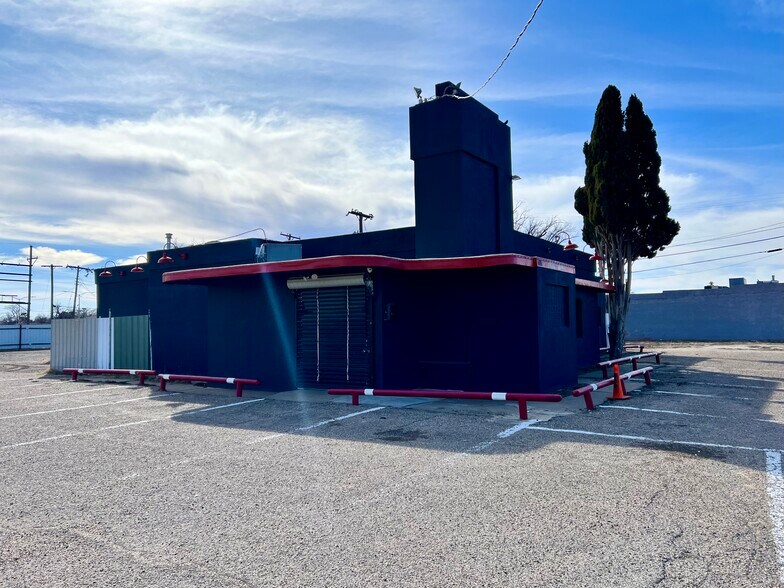 Primary Photo Of 1801 19th St, Lubbock General Retail For Sale