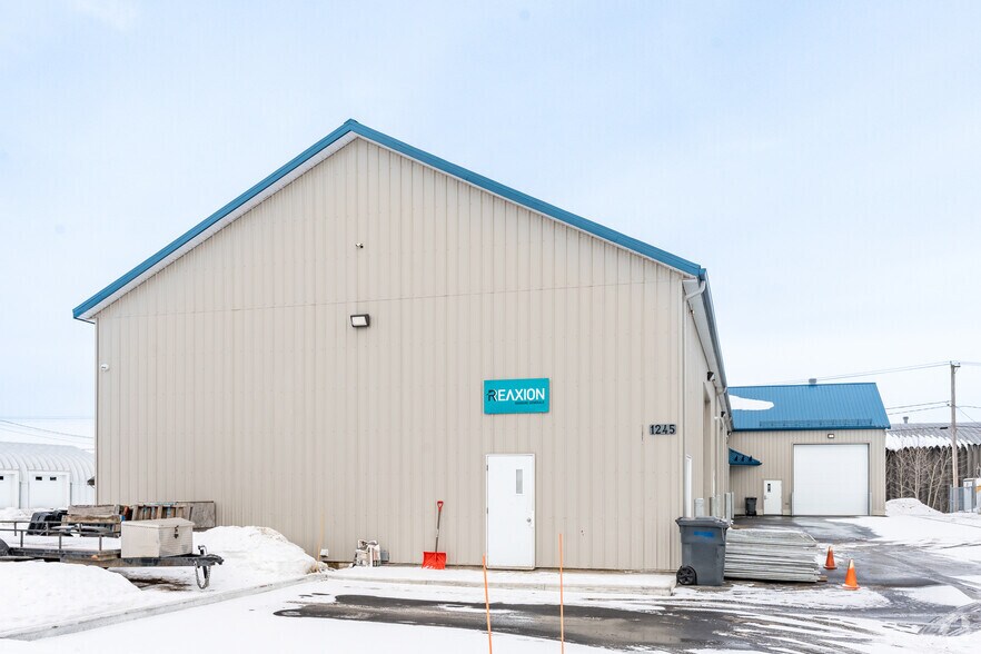 More Photos Of 1245 St J.-A.-Bombardier, Lévis Manufacturing For Lease