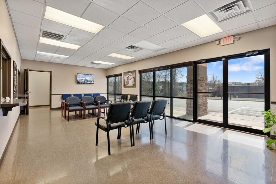 More Photos Of 142 Hampton Ct, Commerce Rehabilitation Center For Sale