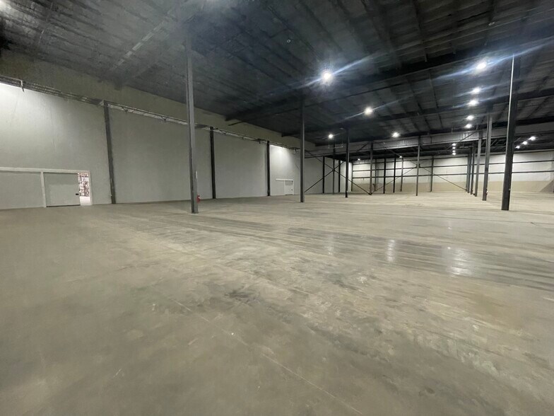 More Photos Of 225 N Daniels Way, Bloomington Refrigeration Cold Storage For Lease