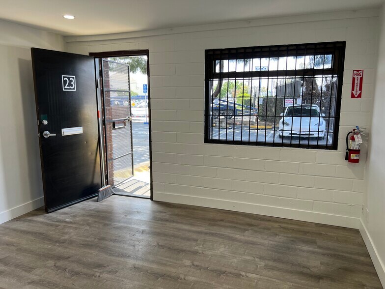 More Photos Of 7401 Laurel Canyon Blvd, North Hollywood Warehouse For Lease