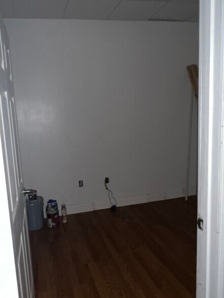 More Photos Of 400 Westgate Rd, Scott Unknown For Lease