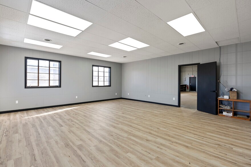 More Photos Of 5 Webb St, Windsor Locks Manufacturing For Lease