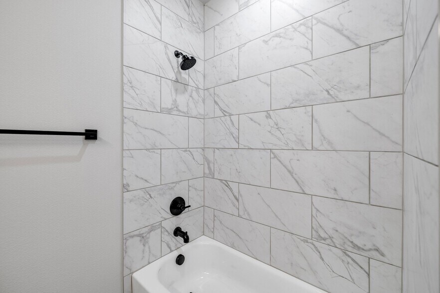 More Photos Of 651-655 Clovis St, Midlothian Apartments For Sale