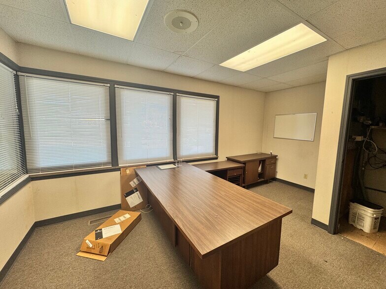 More Photos Of 525 E Hartman Rd, Anderson Medical For Sale