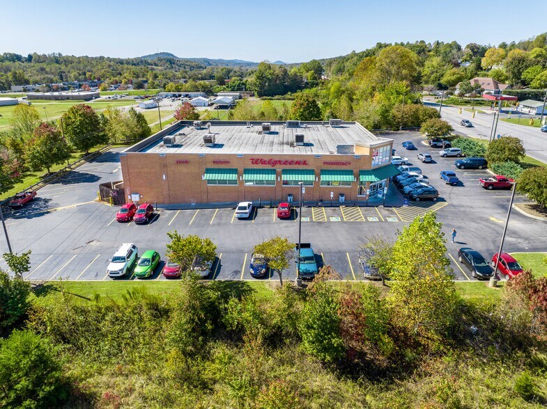 More Photos Of 1395 W D St, North Wilkesboro Drugstore For Sale