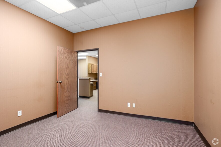 More Photos Of 2350-2360 McKown Dr, Norman Office For Lease