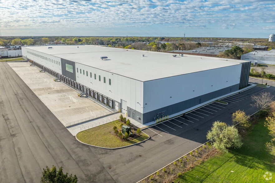 More Photos Of 55 Paradise Ln, Bay Shore Warehouse For Lease