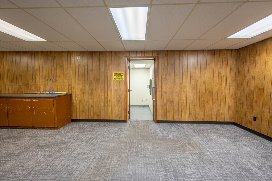 More Photos Of 115 W Burleson St, Wharton Restaurant For Sale