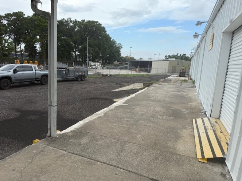 More Photos Of 479 Zoo Pky, Jacksonville Warehouse For Lease