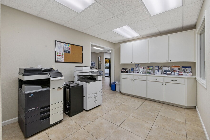 More Photos Of 610 W Main St, Visalia Office For Lease