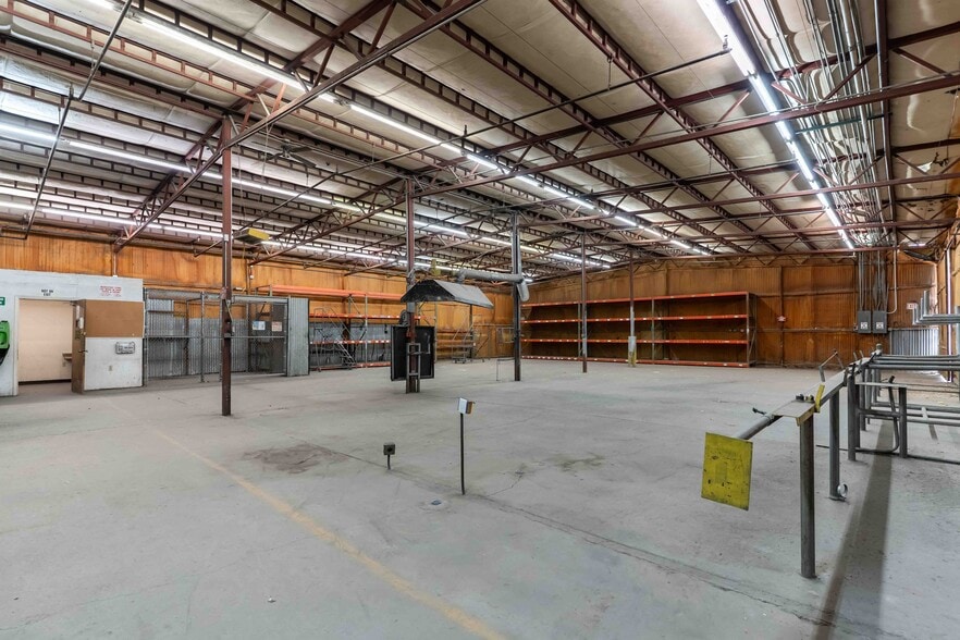 More Photos Of 7212 E Main St, Farmington Warehouse For Sale