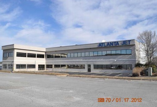 More Photos Of 490 Briscoe Blvd, Lawrenceville Airplane Hangar For Sale