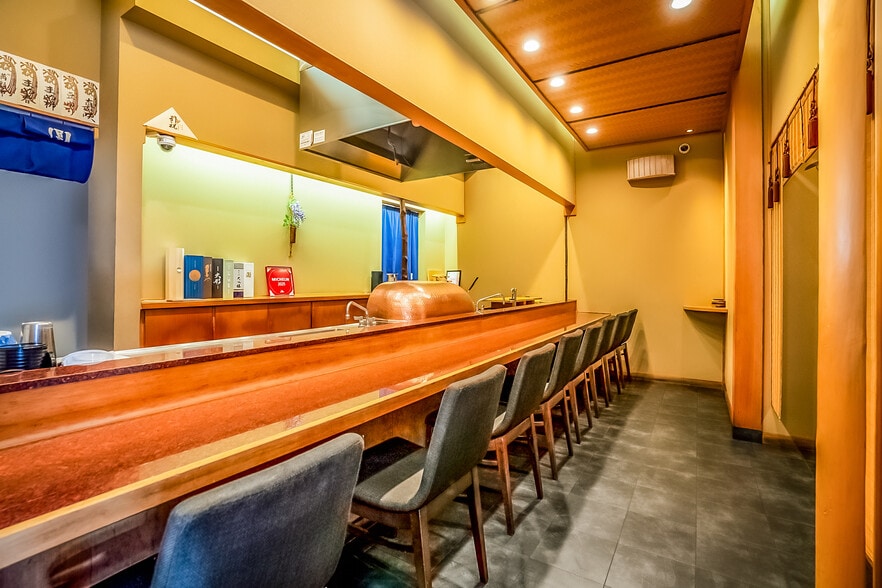 More Photos Of 9775 Santa Monica Blvd, Beverly Hills General Retail For Sale