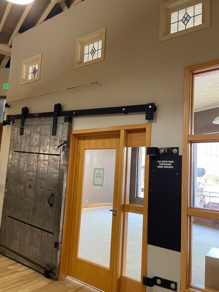 More Photos Of 223 S Main St, Elkhart Loft Creative Space For Lease
