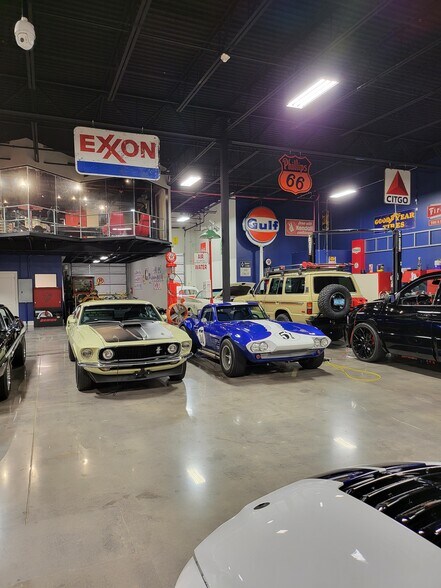 More Photos Of 12811 Commerce Lakes Dr, Fort Myers Warehouse For Lease