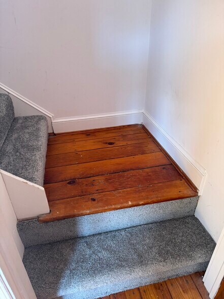 More Photos Of 199 Union St, Occoquan Storefront Retail Residential For Sale