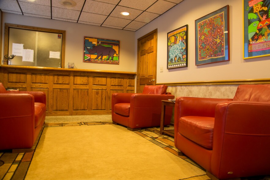 More Photos Of 601 N Mur-Len Rd, Olathe Office For Lease