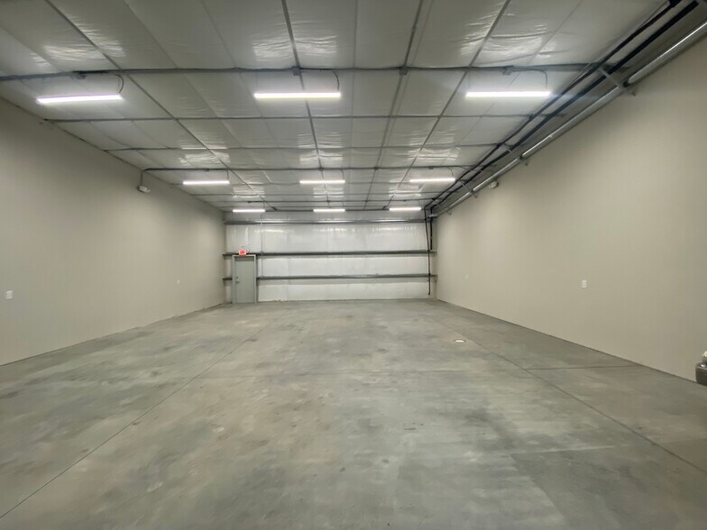 More Photos Of 508 Miles Jamison Rd, Summerville Flex For Lease