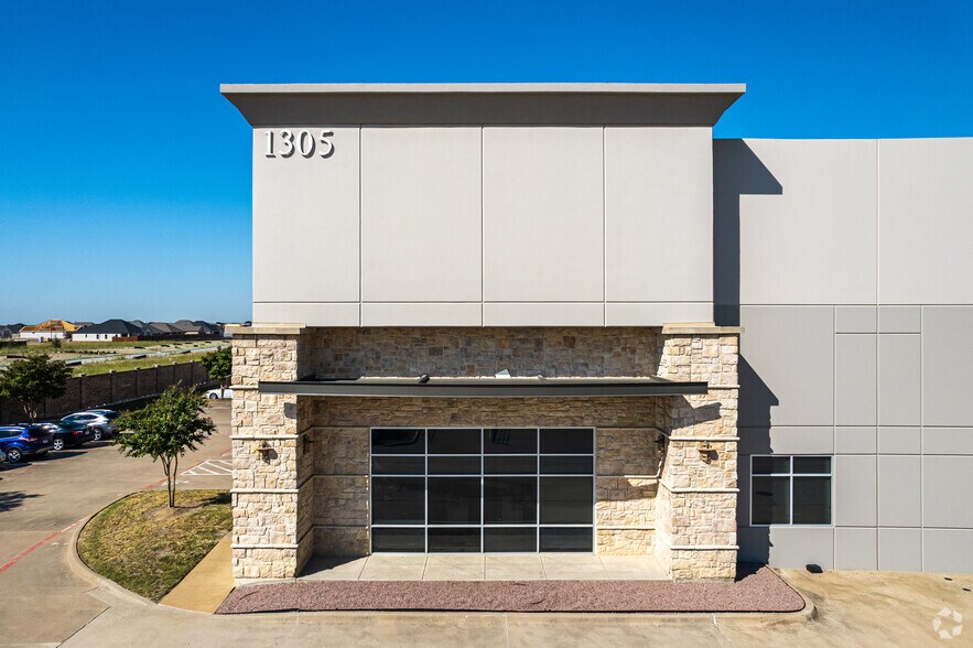 More Photos Of 1305 N Watters Rd, Allen Warehouse For Lease