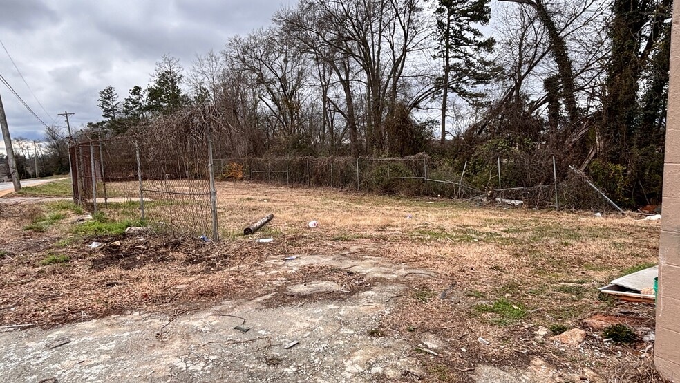 More Photos Of 919 E South 6th St, Seneca Specialty For Sale