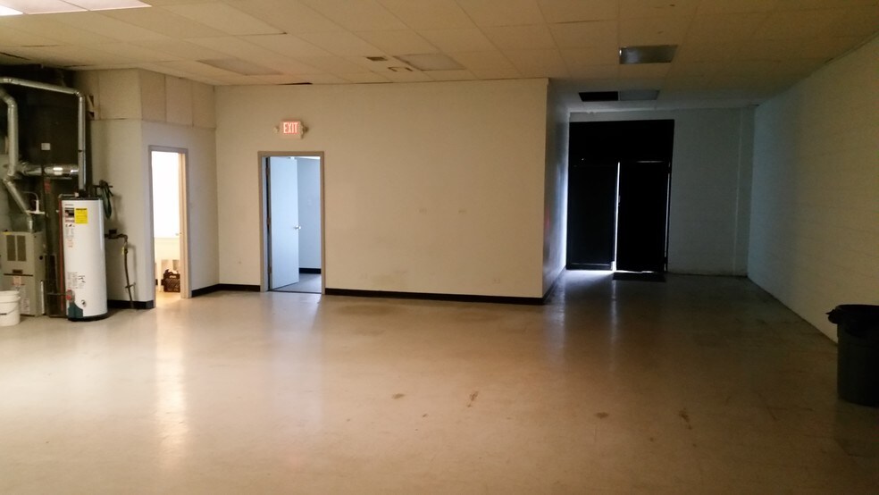 More Photos Of 1500-1534 E Algonquin Rd, Arlington Heights Warehouse For Lease