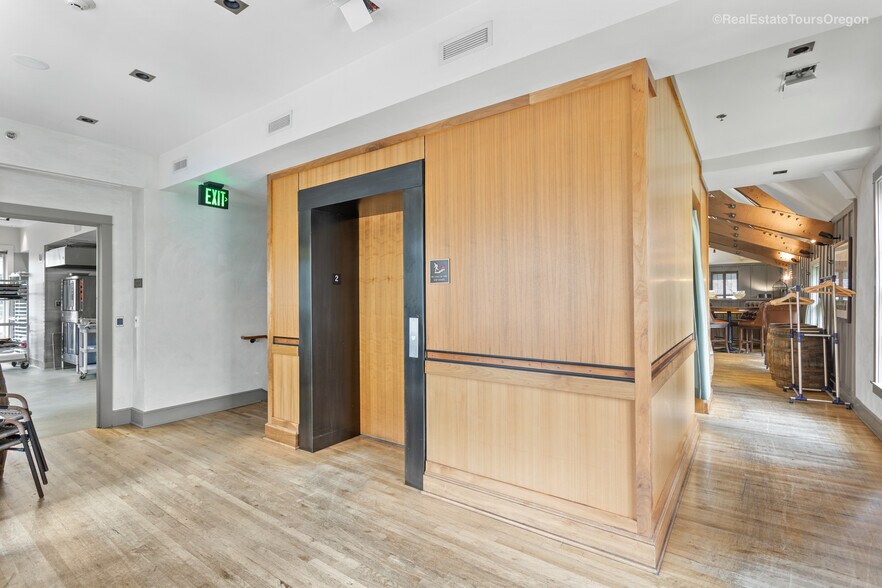 More Photos Of 1331 SW Broadway St, Portland Restaurant For Sale