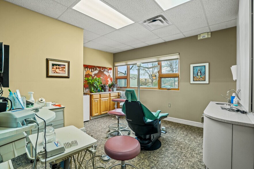 More Photos Of 404 Kiva Ct, Santa Fe Medical For Lease