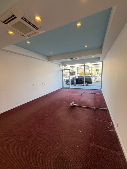 More Photos Of 10-12 W Carver St, Huntington Storefront Retail Office For Lease