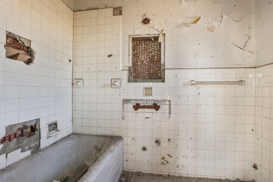 More Photos Of 1312 E Broad St, Columbus Apartments For Sale