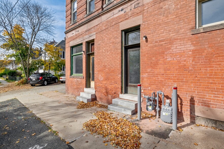 More Photos Of 226-228 Sargeant St, Holyoke Storefront For Lease