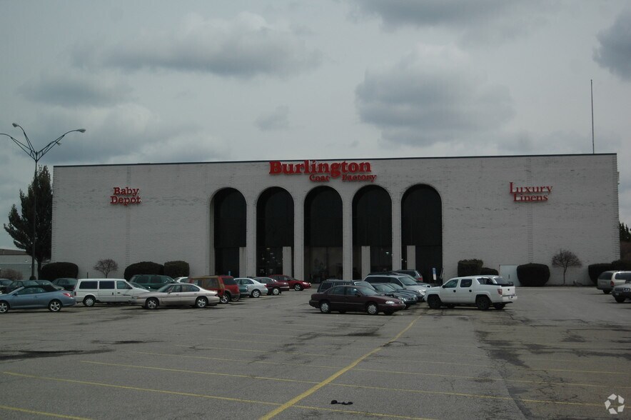 More Photos Of 654 Millcreek Mall, Erie Unknown For Lease