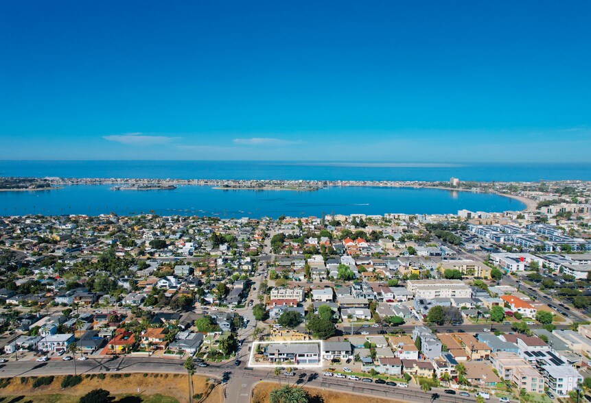 More Photos Of 3702-3710 Crown Point Dr, San Diego Apartments For Sale