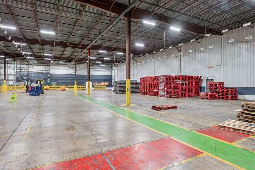 More Photos Of 7300 Santa Fe Dr, Hodgkins Distribution For Lease