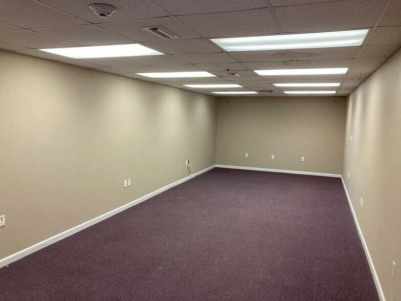 More Photos Of 1036 W Main St, Dothan Light Manufacturing For Sale