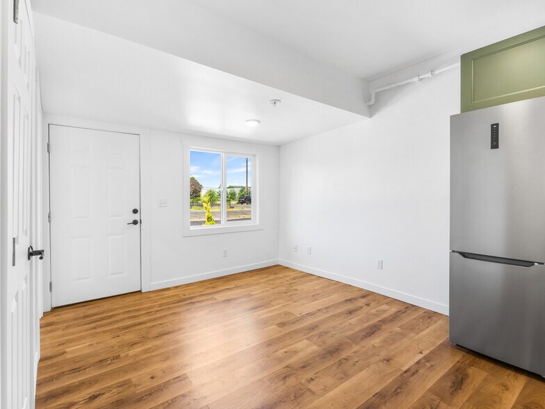 More Photos Of 525 SW 4th Ave, Canby Apartments For Sale