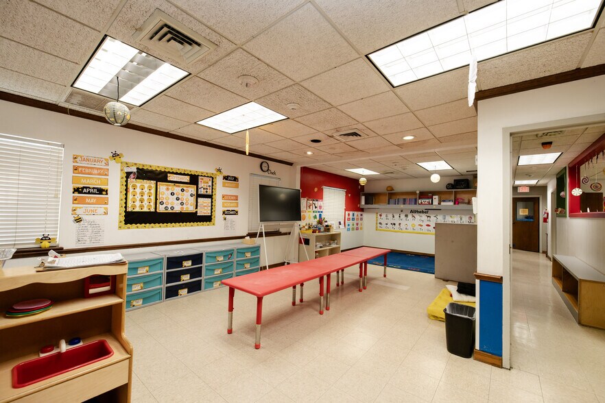 More Photos Of 217 N Kirkman Rd, Orlando Office For Sale