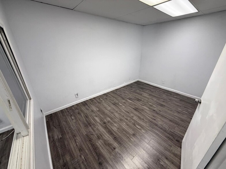 More Photos Of 6308 Woodman Ave, Van Nuys Loft Creative Space For Lease