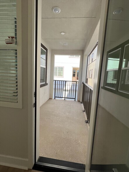 More Photos Of 3005 Cochran St, Simi Valley Specialty For Lease