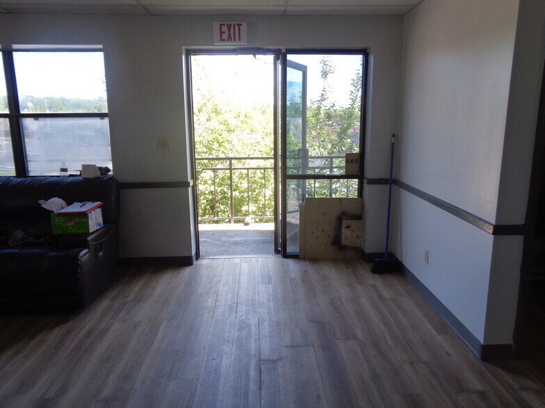 More Photos Of 3916 S Lynn Ct, Independence Medical For Lease